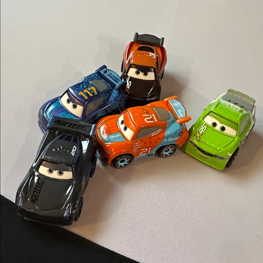 5 Disney / Pixar Cars Metal Mini Racers metal die cast cars